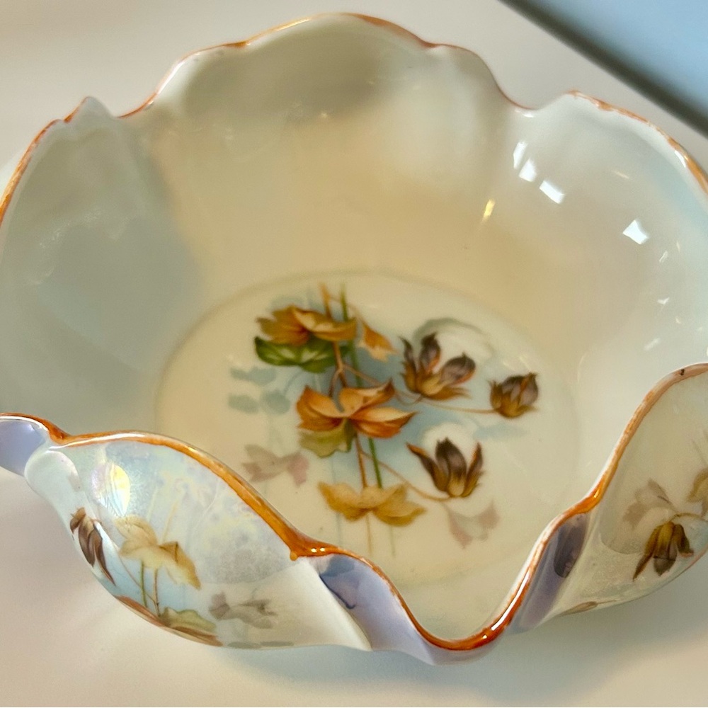 Vintage Royal Silesia Porcelain Bowl 6.5”
Scalloped Floral  Gilt Edge